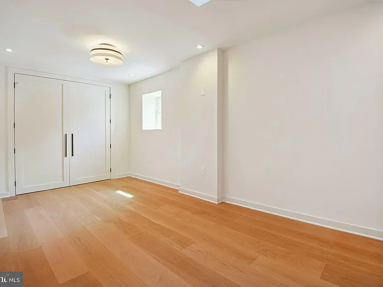 1329 Connecticut Ave NW #300 — Photo 41