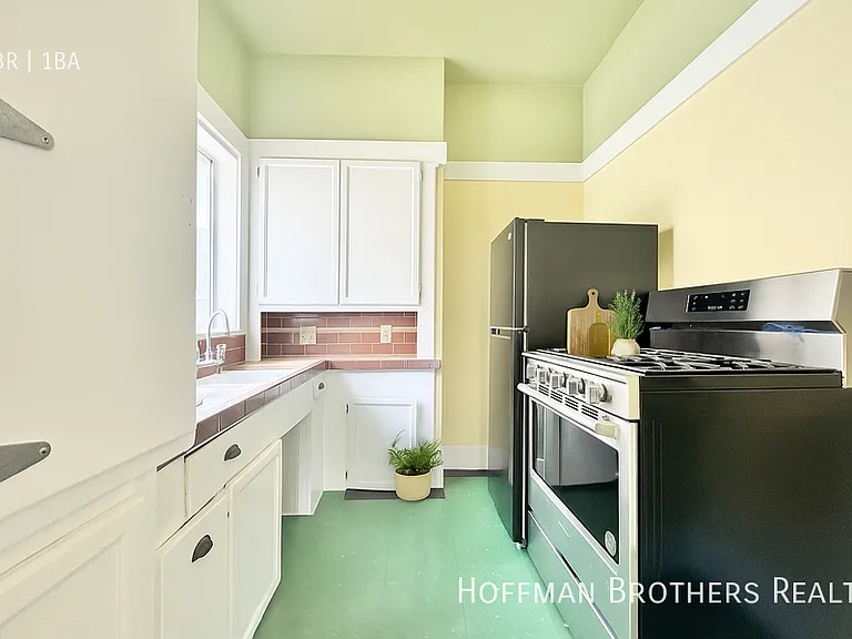 1032 Albany St #9 — Photo 3