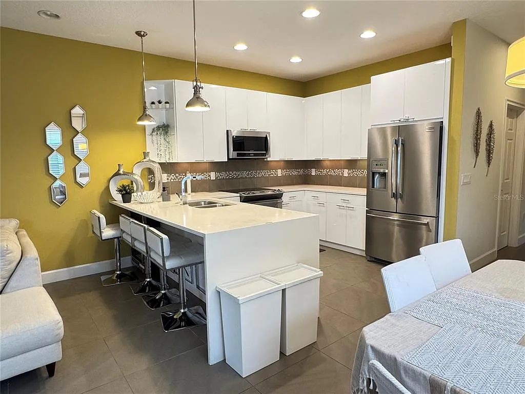 3 bed, 2.0 bath, 1512 sqft, $2,400 — Photo 3