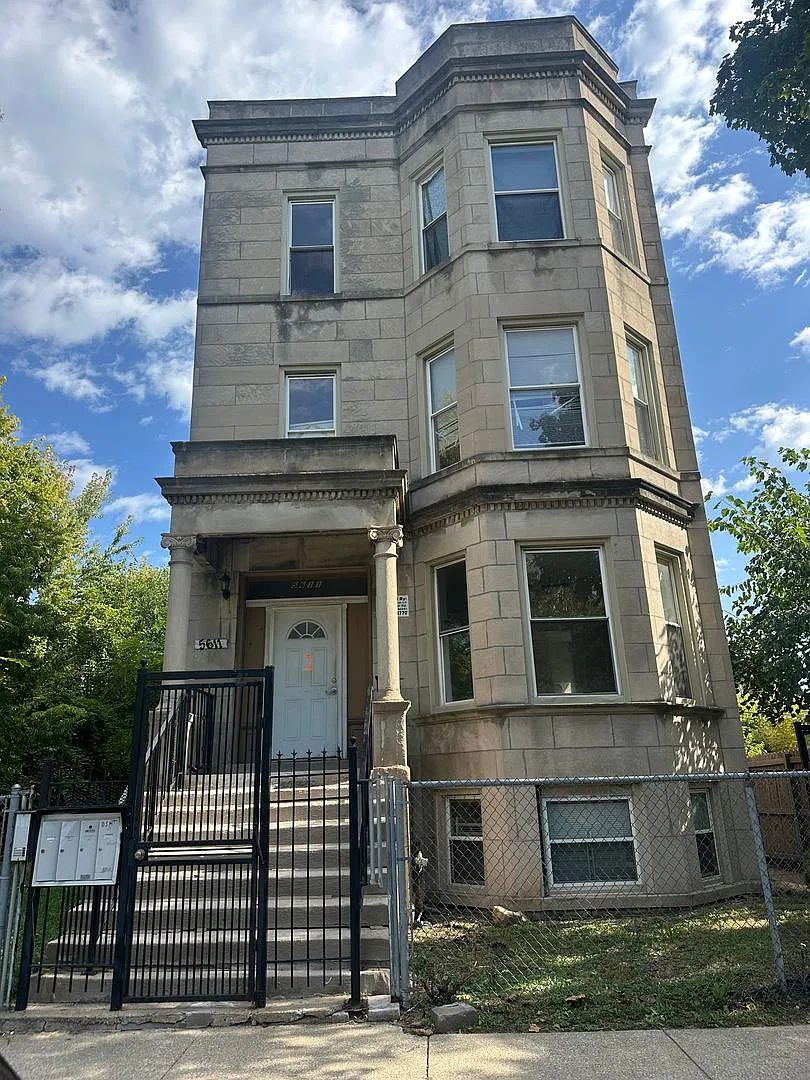 5611 S Princeton Ave — Photo 1