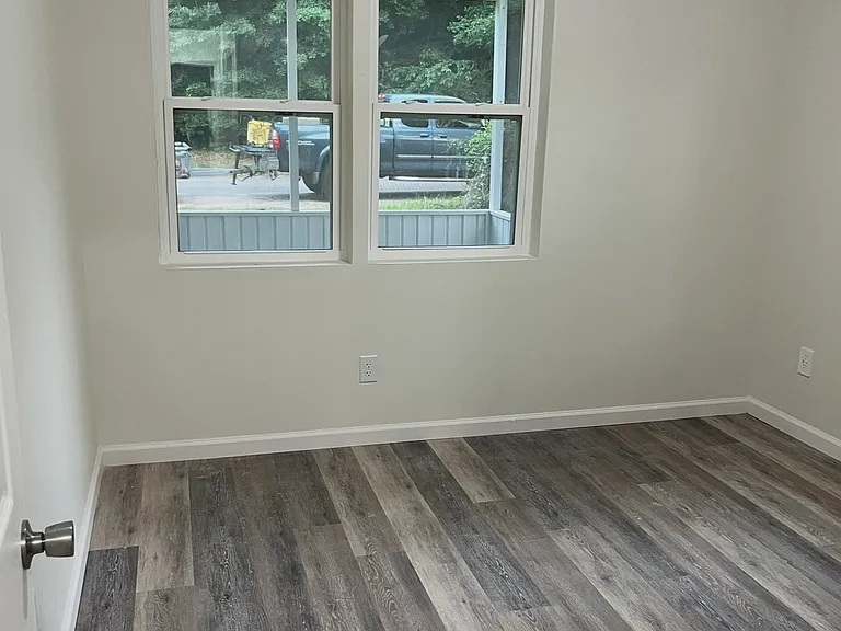 578 Gentry Ln — Photo 4