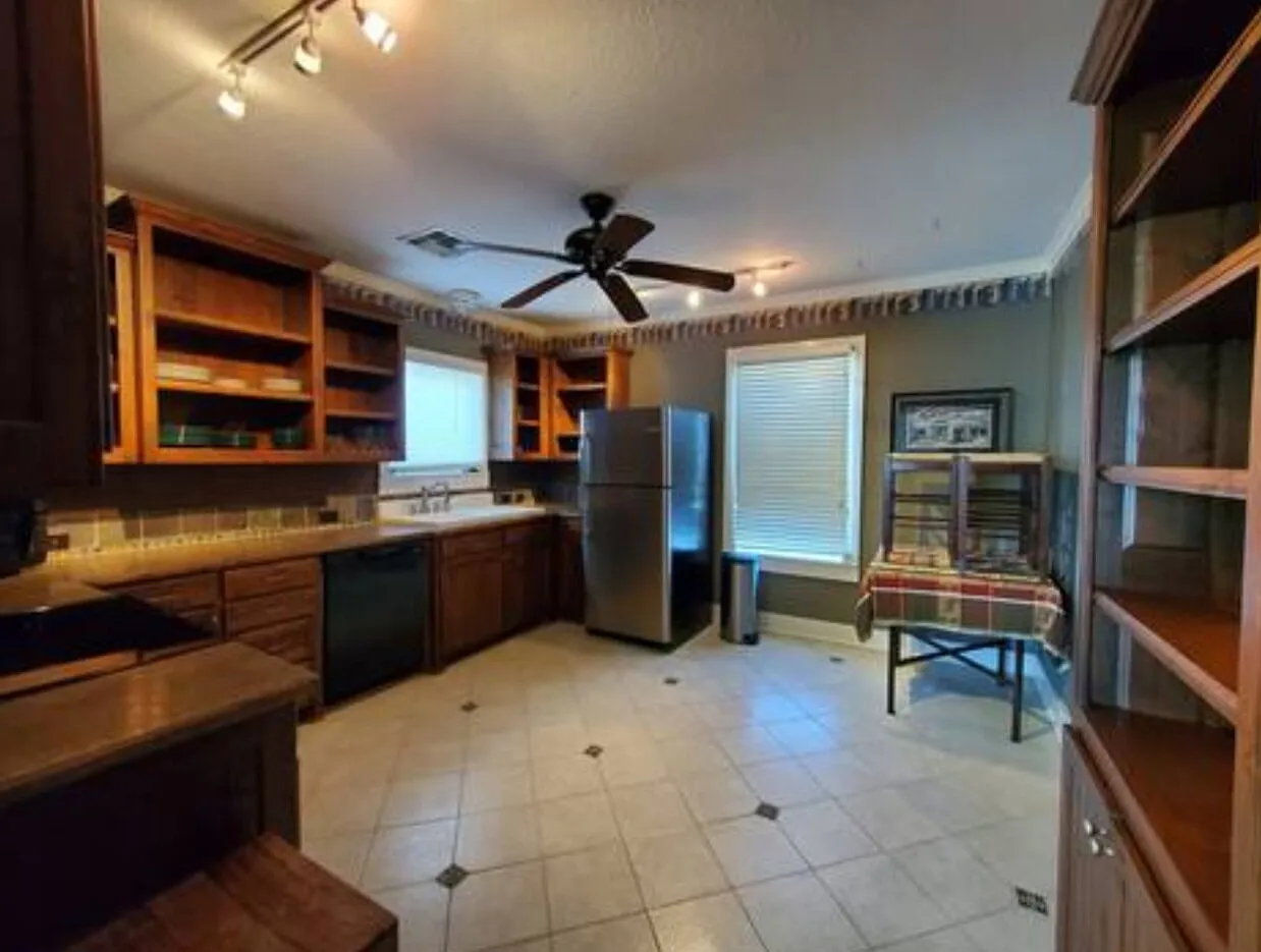 2 bed, 1.5 bath, 1340 sqft, $1,400 — Photo 4