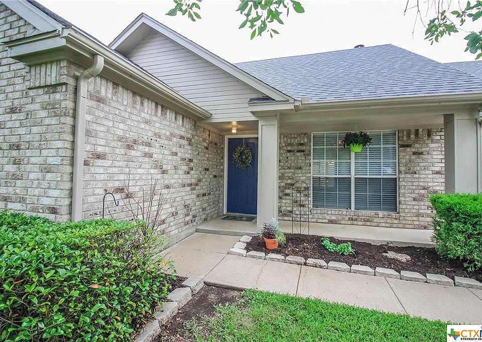 1st image of 913 Pin Oak Dr