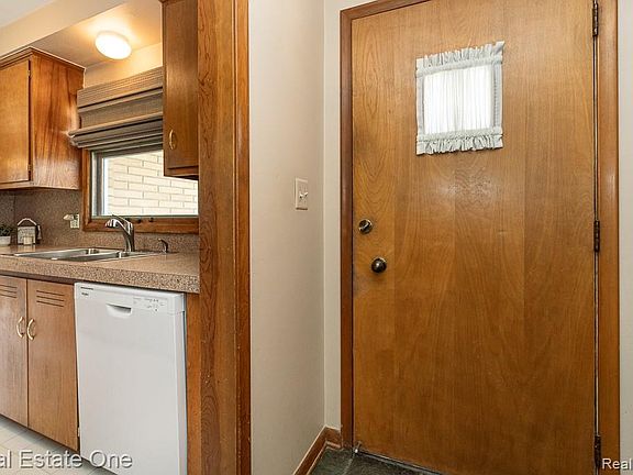 3rd image of 25822 Acacia St