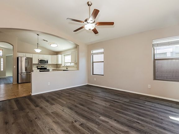 4th image of 614 E Jeanne Ln