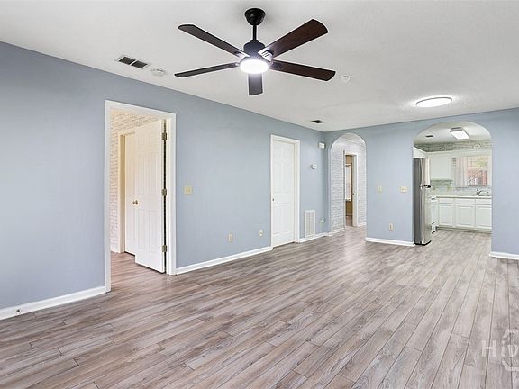4th image of 211 Edgewater Rd APT 36