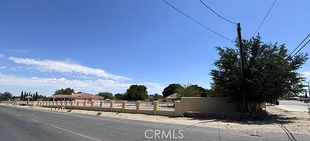 3 bed, 2318 sqft, $3,100 — Photo 2