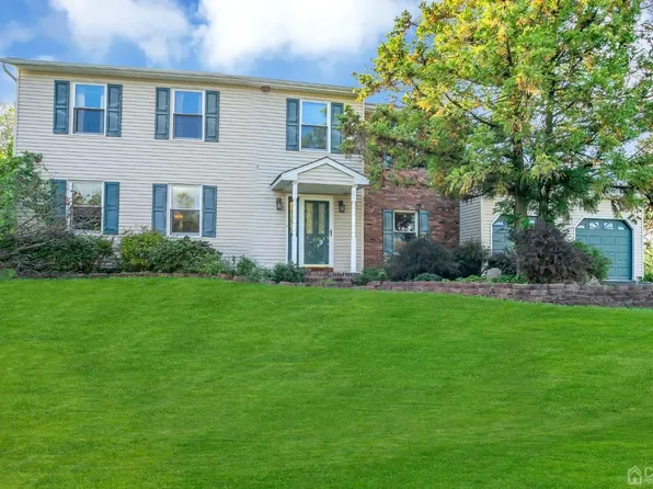 83 Karnell Dr, Piscataway, NJ 08854