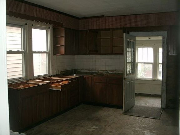 5th image of 410 156th St