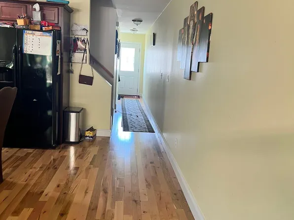 5 Gray Coach Ln, Cranston, RI 02921