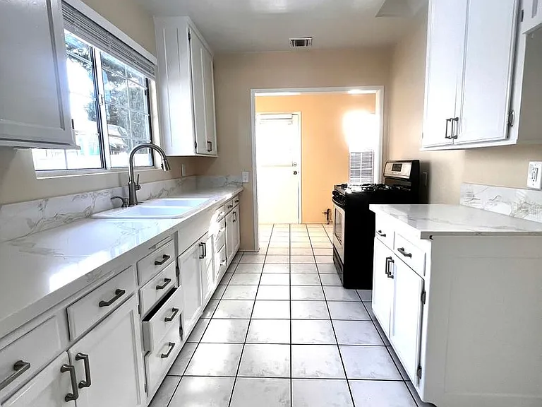 4139 Keever Ave — Photo 16