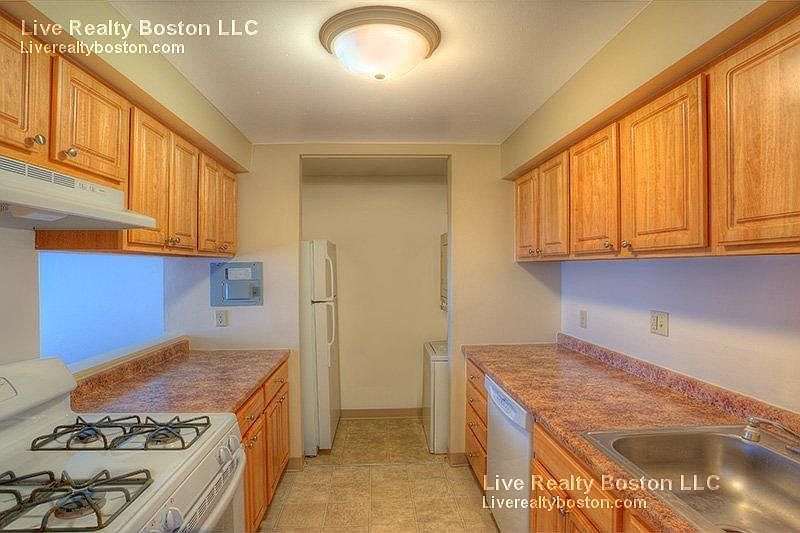 2nd image of 21 Bronsdon St