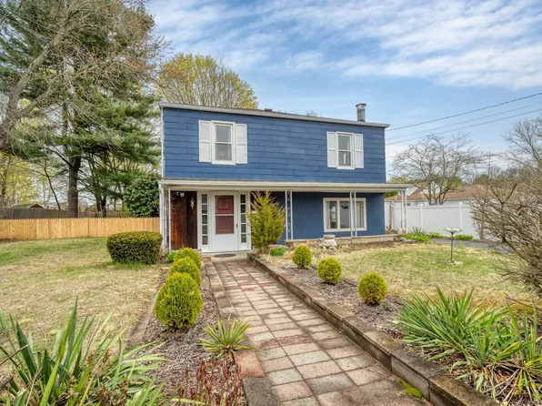 9 Woodlawn Court, Waterford, CT 06385