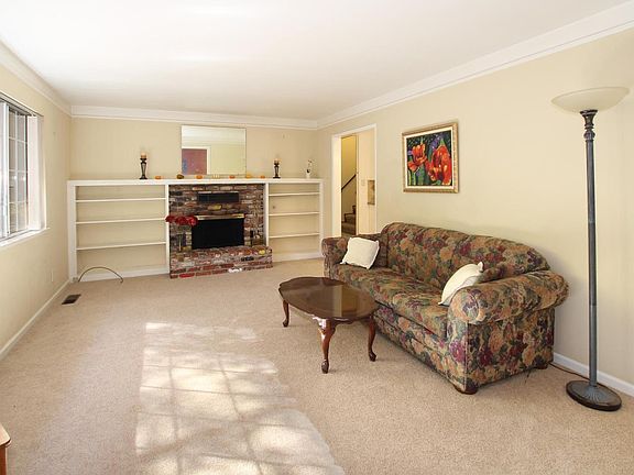 3rd image of 804 Lockewood Ln
