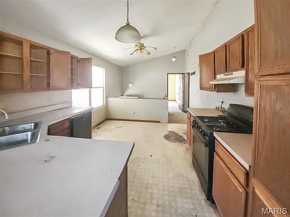 5th image of 4646 S Grand Blvd