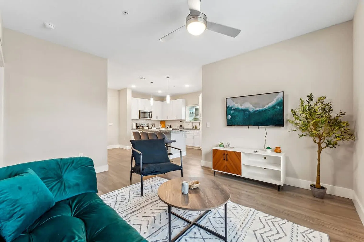 1 bed, 1.0 bath, $3,681 — Photo 3