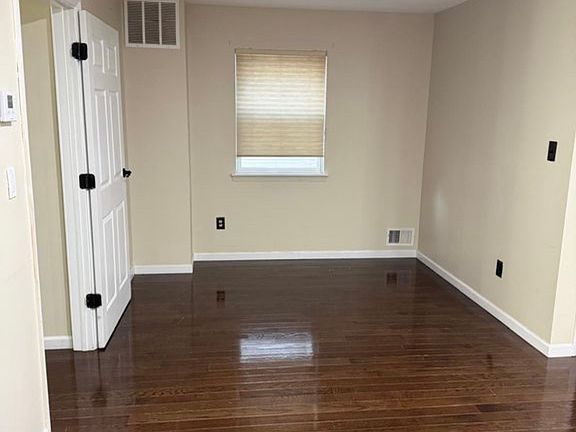 4th image of 306 Bartlett Ave Floor 1