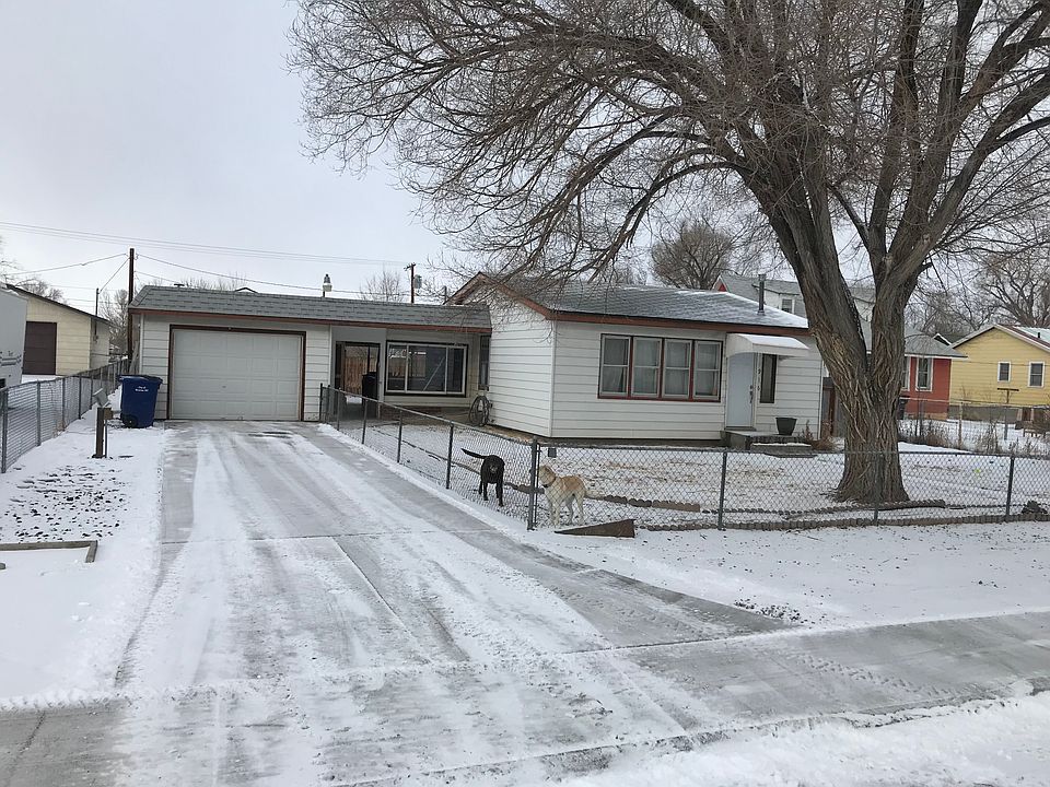 1st image of 916 E Adams Ave