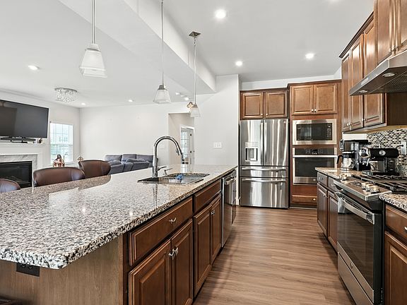 5th image of 2196 Craven Ln