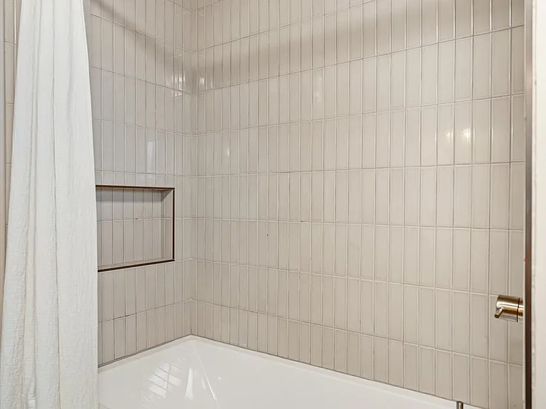 1044 E Northview Ave — Photo 17