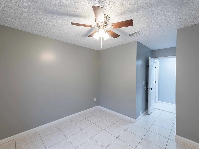 479 Charles Pinckney St — Photo 46