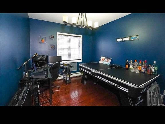 2nd image of 1458 Oakley St #1