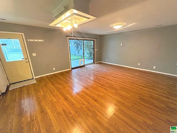 4th image of 4619 Davis Ave