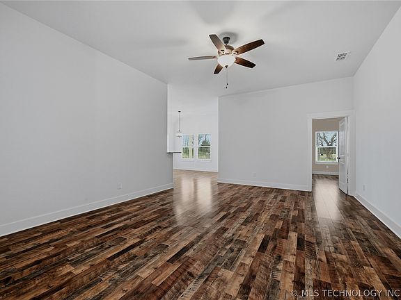 5th image of 116 8th Ave