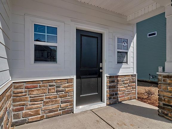 3rd image of 660 Honeydew Dr