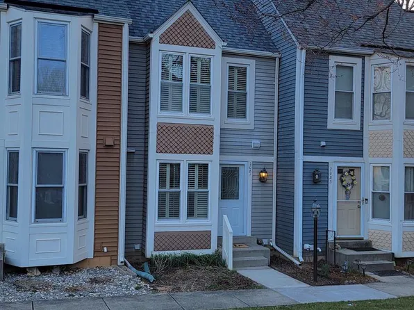 2081 Whisperwood Glen Ln, Reston, VA 20191