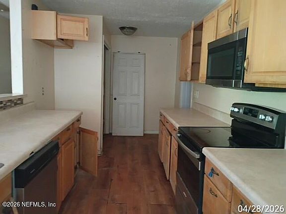 4th image of 1623 WEST Road