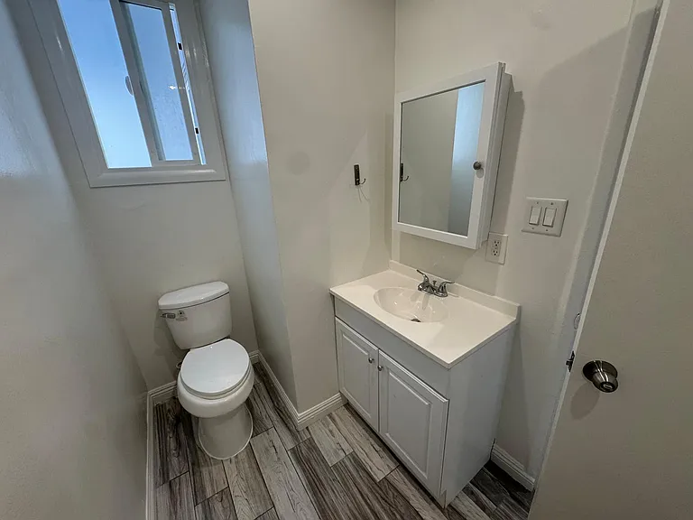 1185 N Kenmore Ave #8 — Photo 9