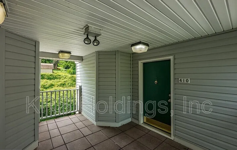 2 bed, 1.0 bath, 976 sqft, $2,695 — Photo 1