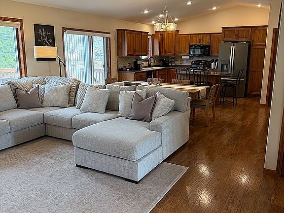 2nd image of 3305 Mulligan Dr