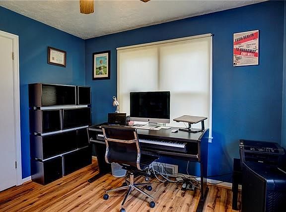 3rd image of 428 W 88th Ter