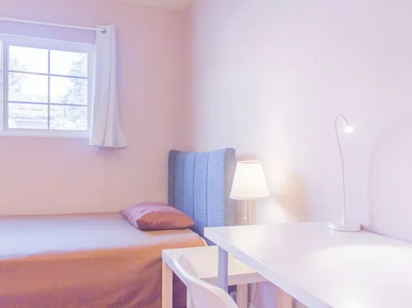 A 3 bedroom, 1 bathroom apartment with a dining area at 1637 Berkeley., 1637 Berkeley St APT 1, Santa Monica, CA 90404