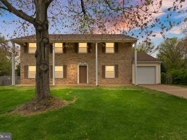 4508 Briarton Dr, Chantilly, VA 20151