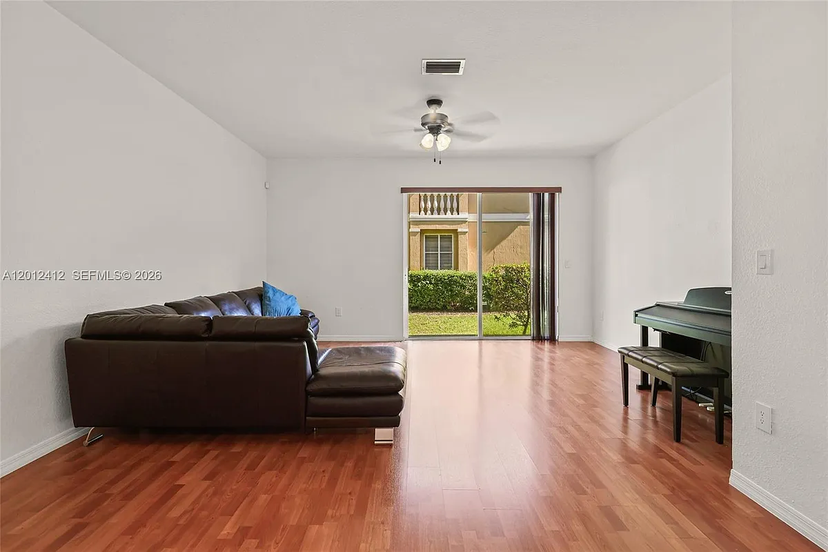 Building Photo - 8931 SW 18th St #401