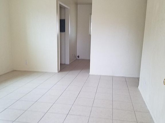 3rd image of 10364 Preston Dr