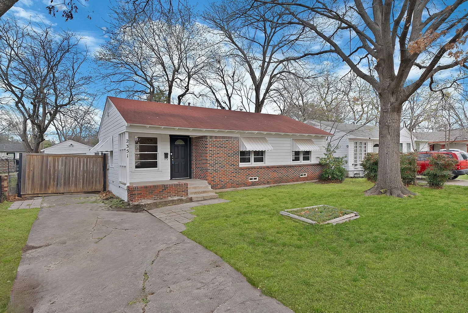 2351 Norwood Dr photo 1