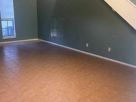 3rd image of 2318 Capitan Dr APT A