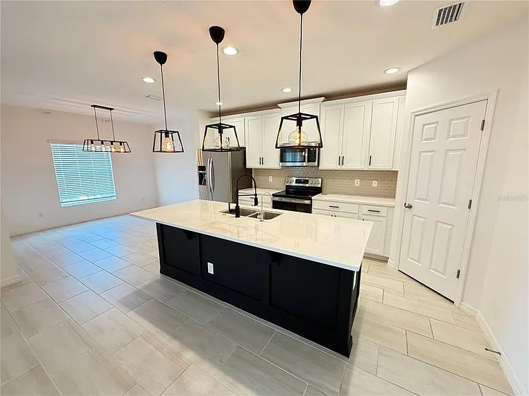 4209 Deleon St — Photo 11