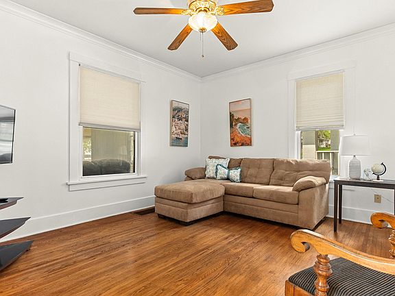 4th image of 2704 N Prospect Rd