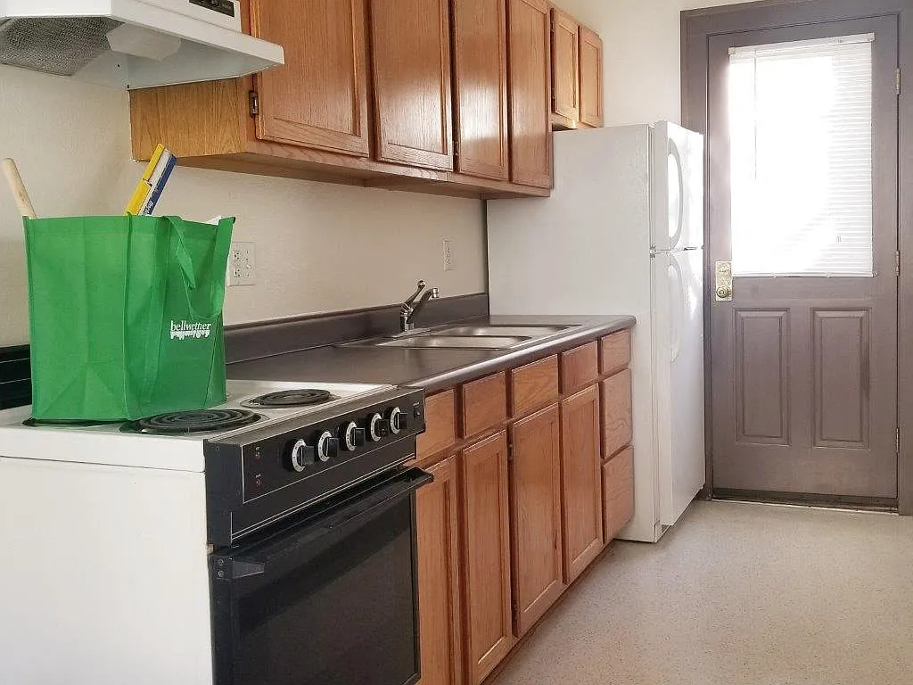Sterling Court Apartments — Photo 2