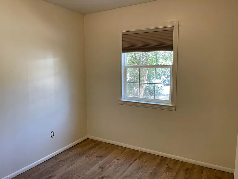 1235 Oak St — Photo 3