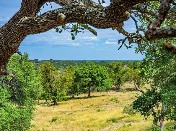 10 Cattlemans Crossing Dr, Kerrville, TX 78028