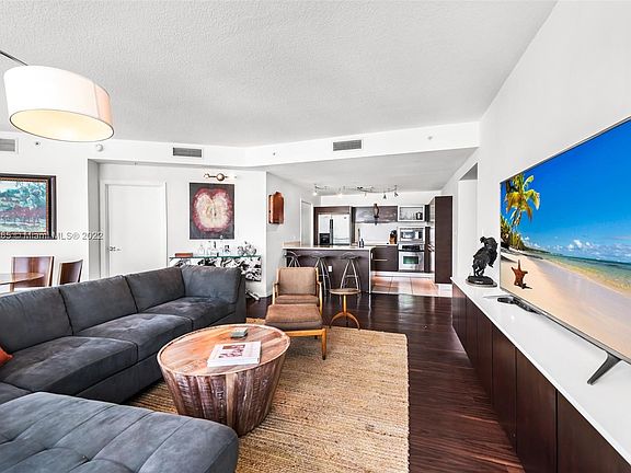 3rd image of 1900 N Bayshore Dr #3212
