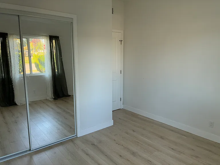 957 N Jasmine Ave — Photo 5