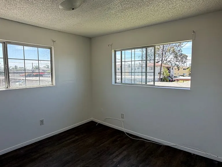 7782 Mandrell Dr — Photo 11