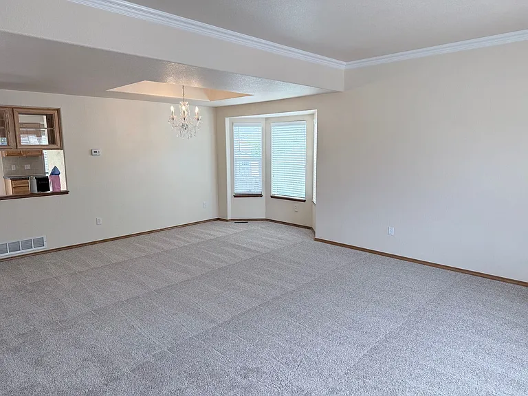 7492 Amberly Dr — Photo 2